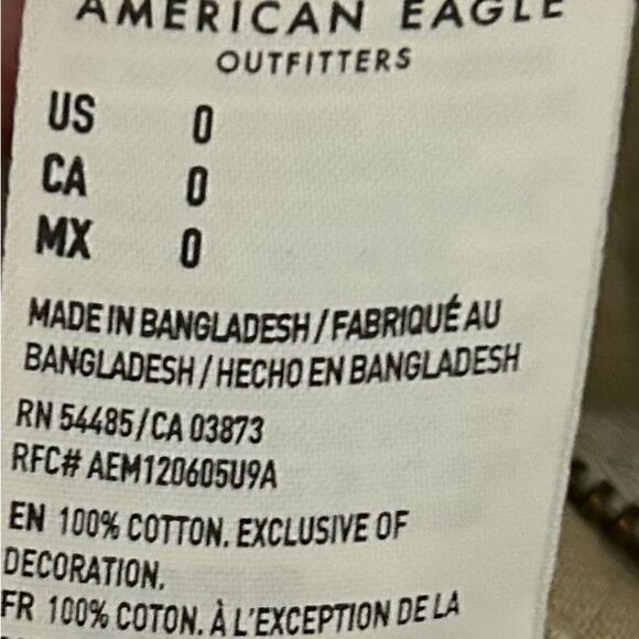 American Eagle Light Tan Distressed Highest Rise Mom Jean Shorts Size 0 - Picture 4 of 8